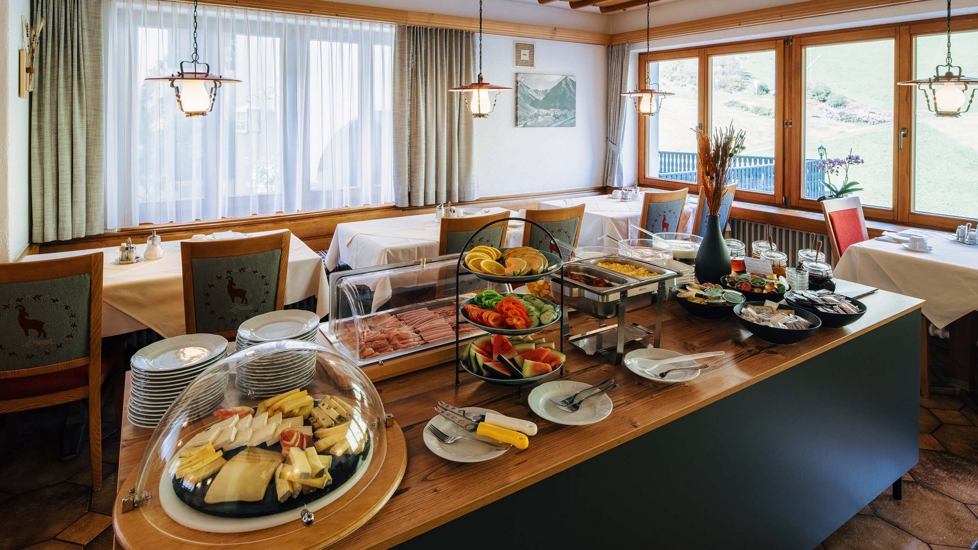 Essen und Aussichten im Hotel in Samnaun. Mit Halbpension.